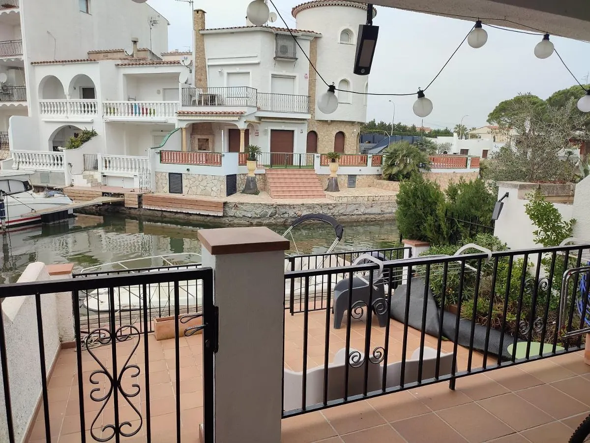 Port Banyuls Casa Al Canal Empuriabrava Holiday home